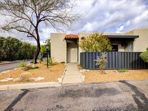 Building Photo - 5412 N La Casita Dr