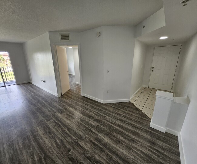 Foto del edificio - 17602 NW 25th Ave