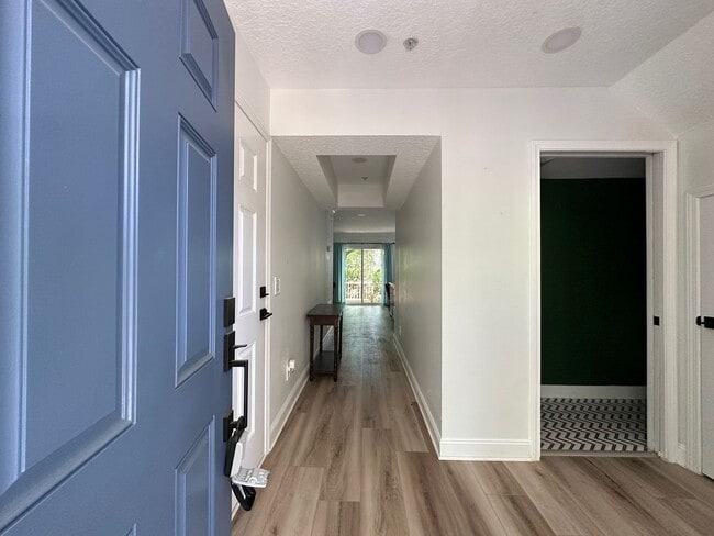 Building Photo - Walk to the beach! Beautifully Remodeled! ...