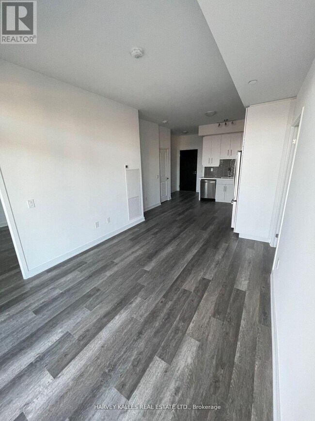 Building Photo - 2007 James St