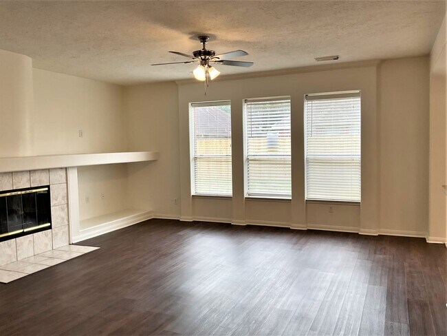 Foto del edificio - 1120 Sunset Lakes Dr