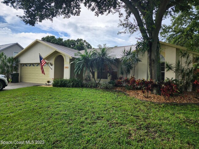 Building Photo - 890 Spirea Dr