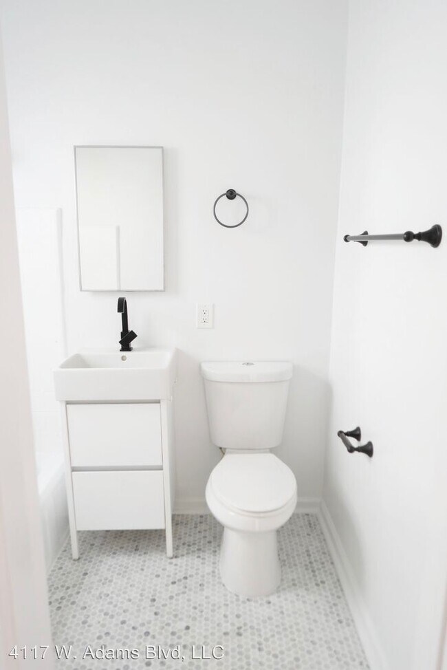 Foto del edificio - 1 br, 1 bath Apartment - 4117 W Adams Blvd