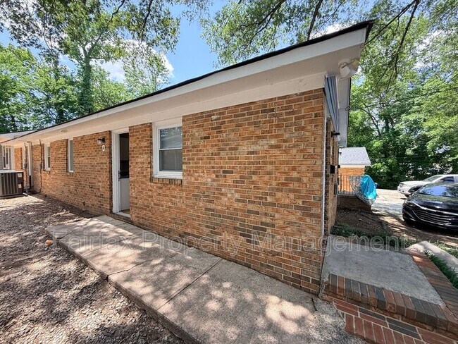 Building Photo - 2418 Owen St