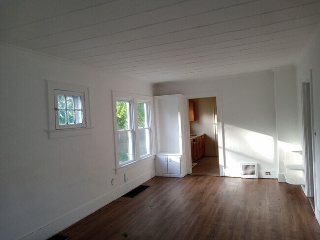 Foto del edificio - 2050 Berdan Ave