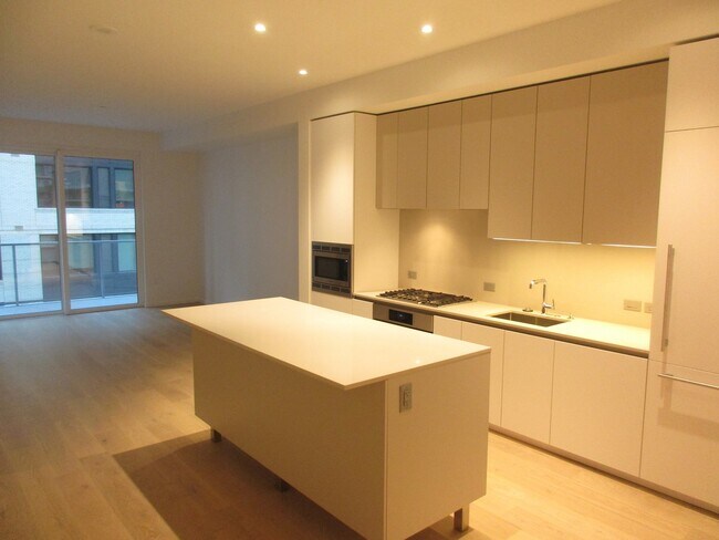 Building Photo - Vista Condominiums - 1 bedroom/1 bath Pearl District condo w/parking/storage/amenities/most utili...