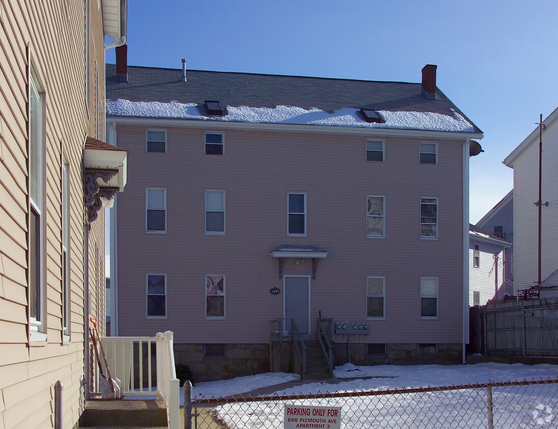 Building Photo - 692 Plymouth Ave