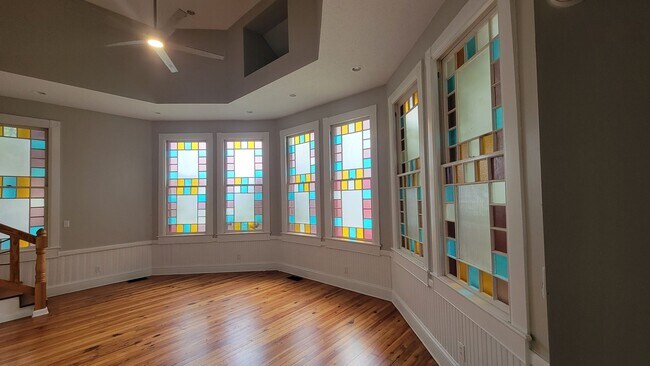 Foto del edificio - Exclusively Offered by Muse Realty, LLC