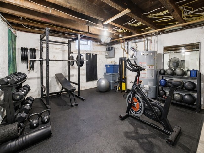 Building Photo - Newly renovated bright 2 bed 1 bath in fishtown JULY 10