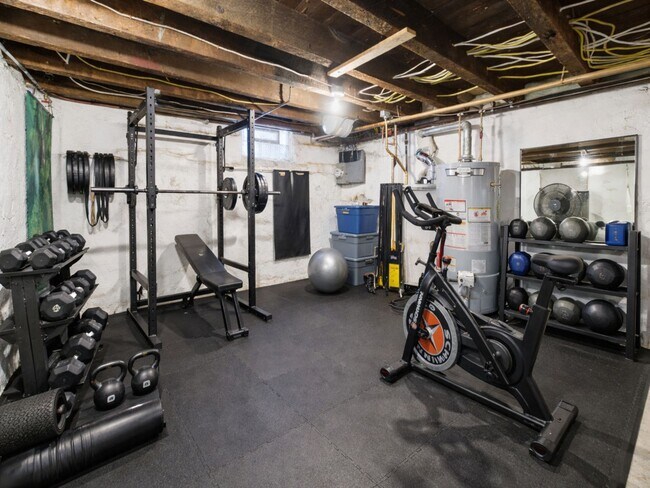 Foto del edificio - Newly renovated bright 2 bed 1 bath in fishtown JULY 10