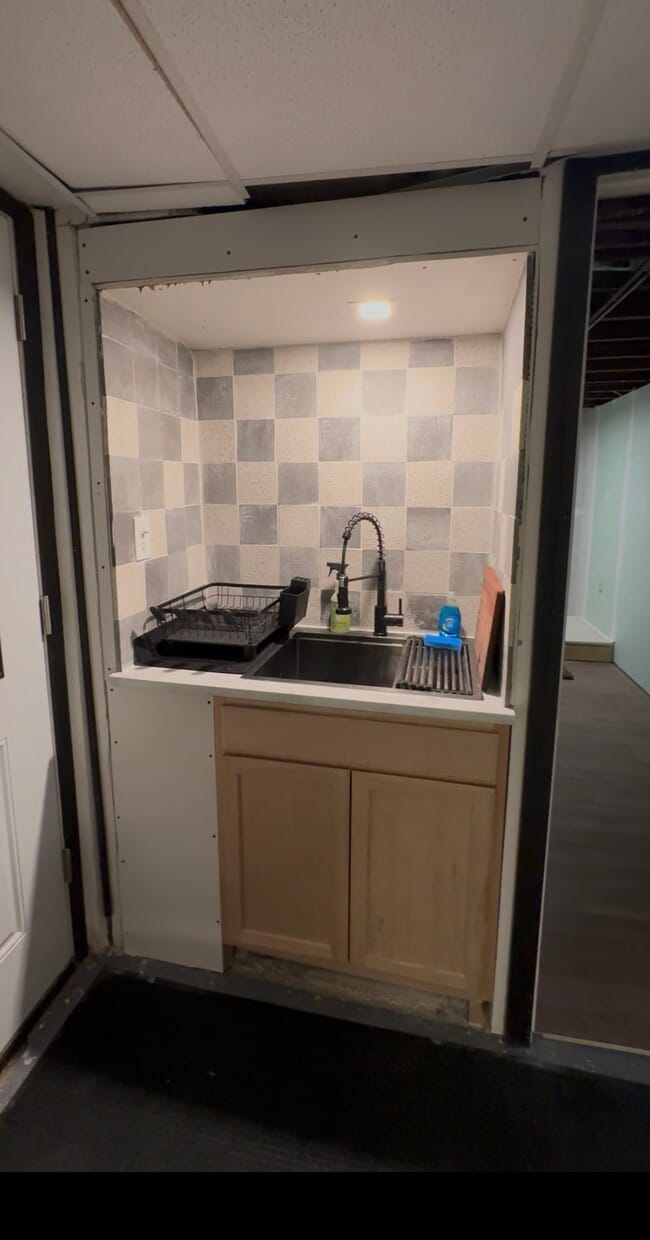 kitchen sink - 200 Old Stonebridge Rd