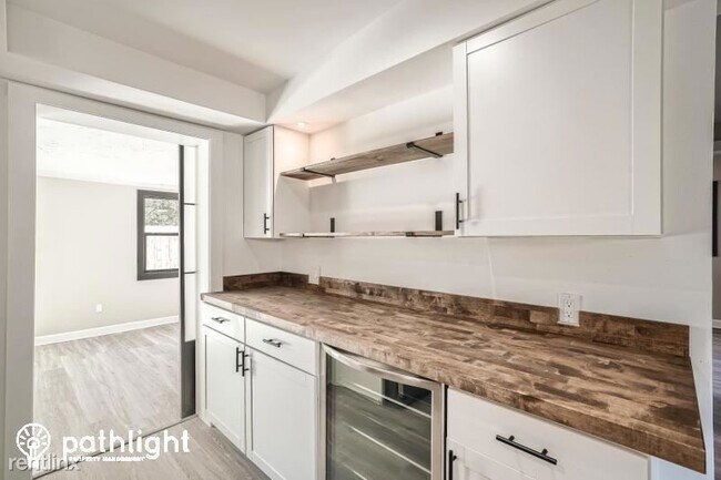 Building Photo - 3 br, 2 bath House - 4010 W Montgomery Ter...