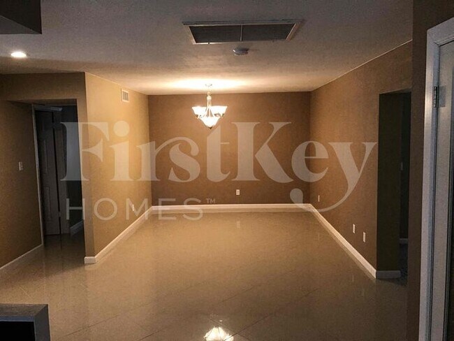 Foto del edificio - 6025 W Evans Dr