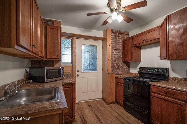 Kitchen - 181 4th St