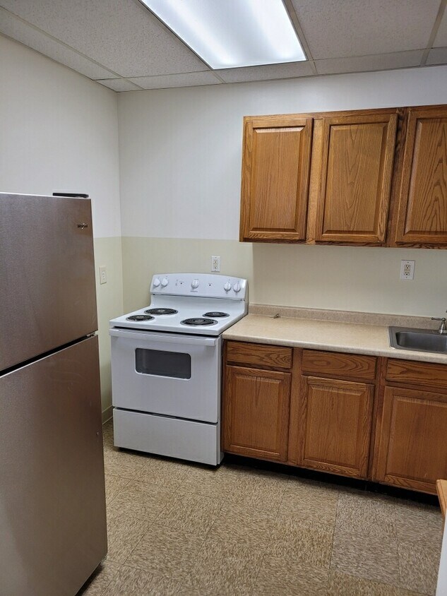 Kitchen - 130 KURTZ AVE