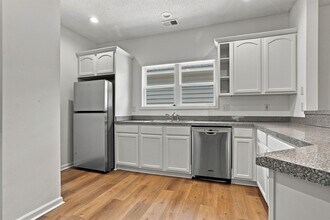 Building Photo - 13 Paddington Ln