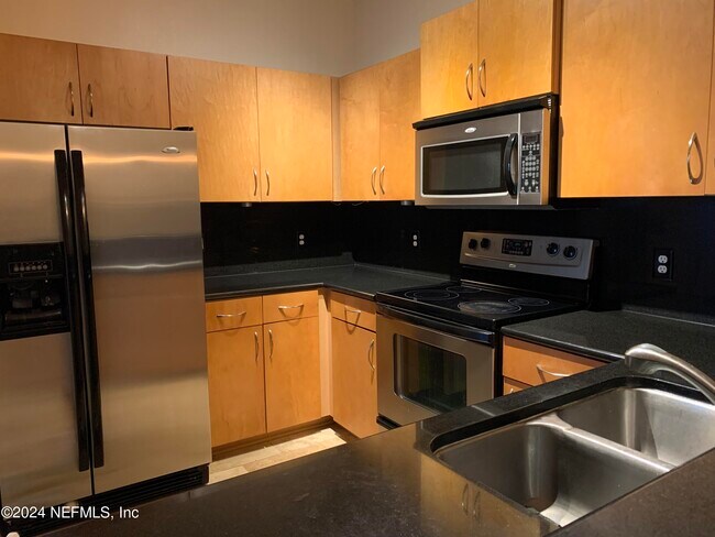Foto del edificio - 8290 Gate Pkwy W