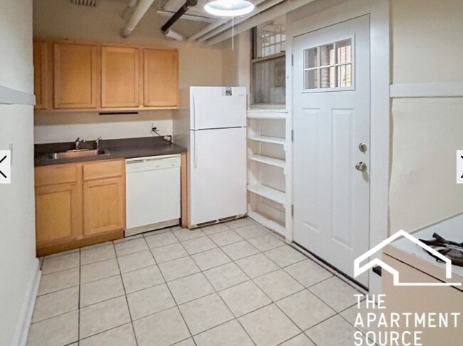 Photo - 1926 W Winona St Apartment