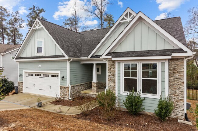 Building Photo - 220 Parrish Ln