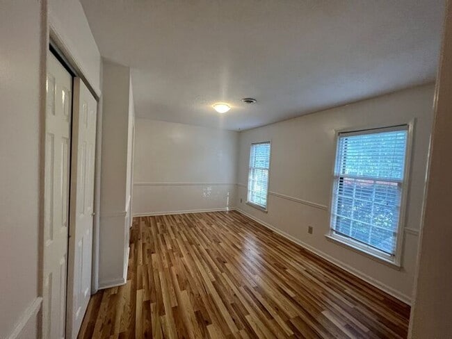 Foto del edificio - 6-7 month lease term!!! Popular town home ...