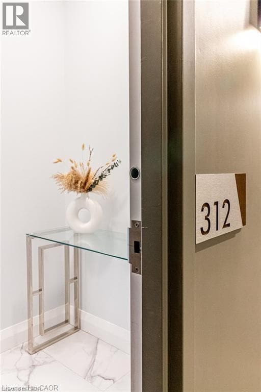 Photo du bâtiment - 101 Locke St S