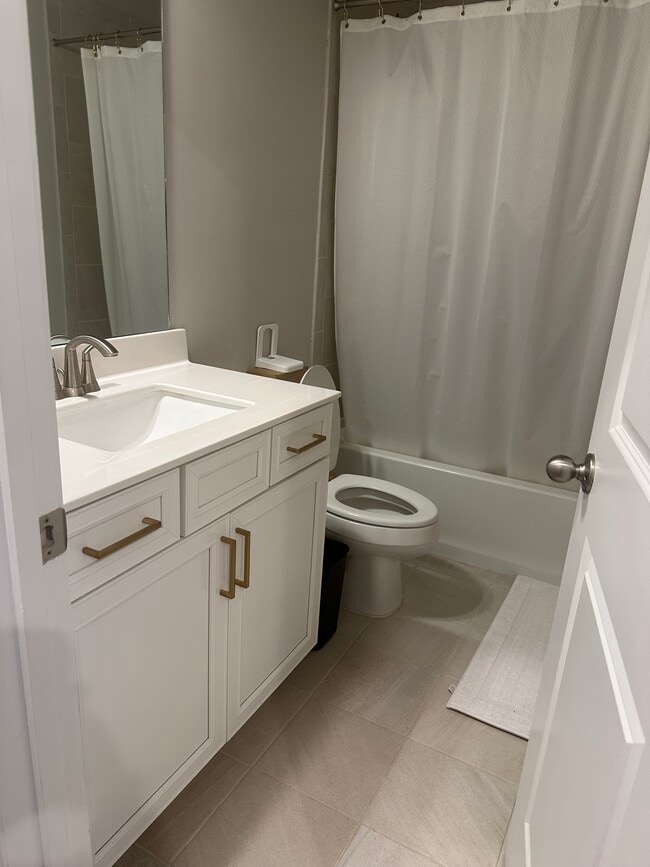 Building Photo - 805 Mackay Crk