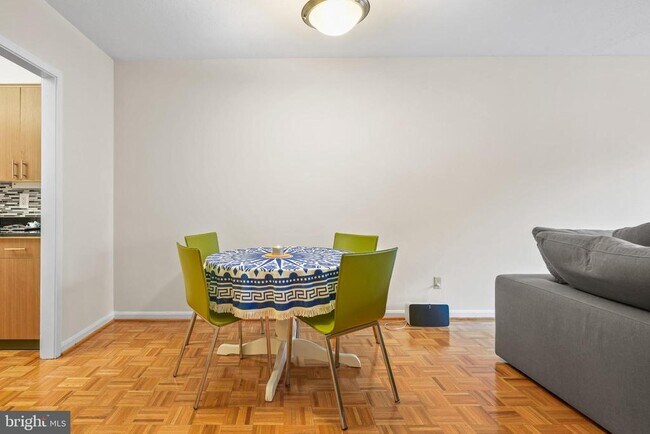 Foto del edificio - 1200 23rd St NW