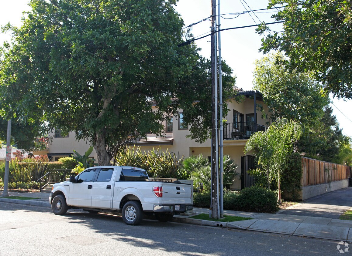 Building Photo - 1528 Princeton St
