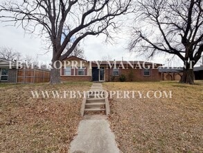 Building Photo - 304 Clary Dr