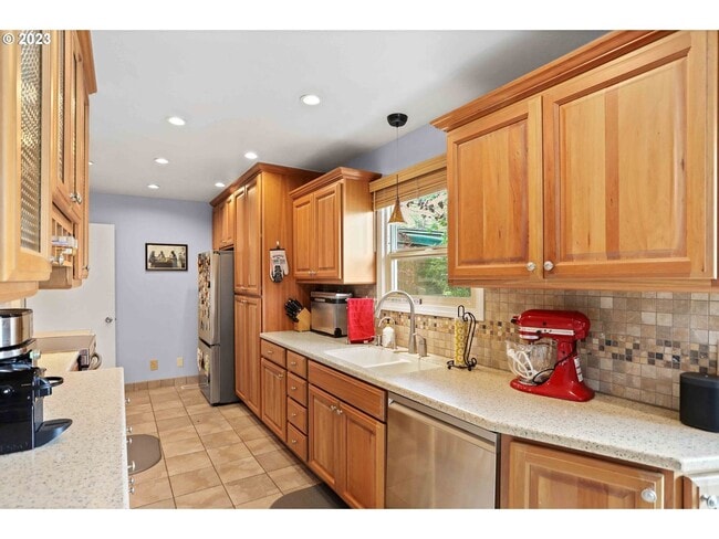 Building Photo - Great Home on 1/3 Acre