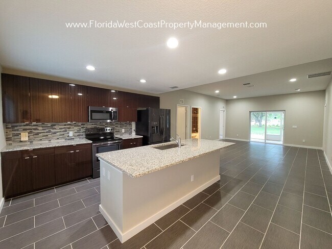 Building Photo - MODERN 3 BEDROOM SARASOTA HOME WITH SUPER ...