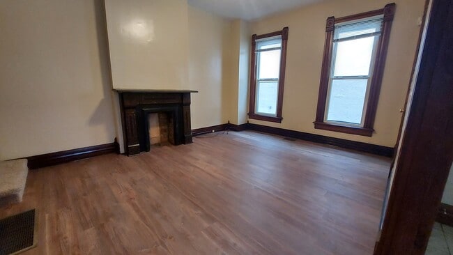 Building Photo - 118 King Ave