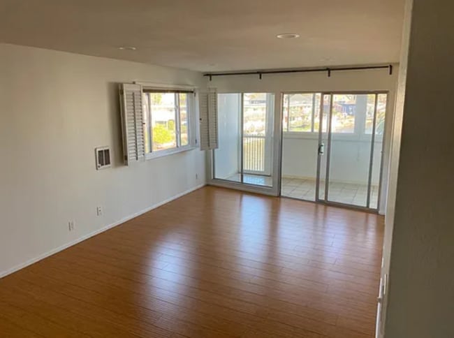 Building Photo - 2137 Otis Dr