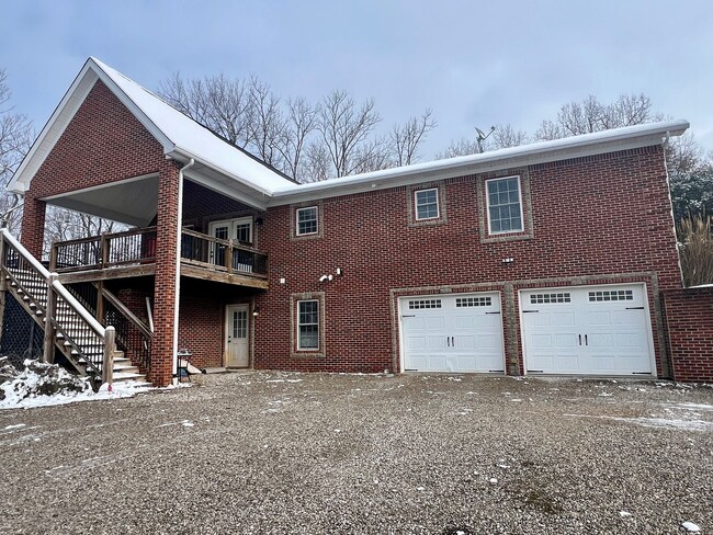 Building Photo - Gorgeous brick home with room to roam!