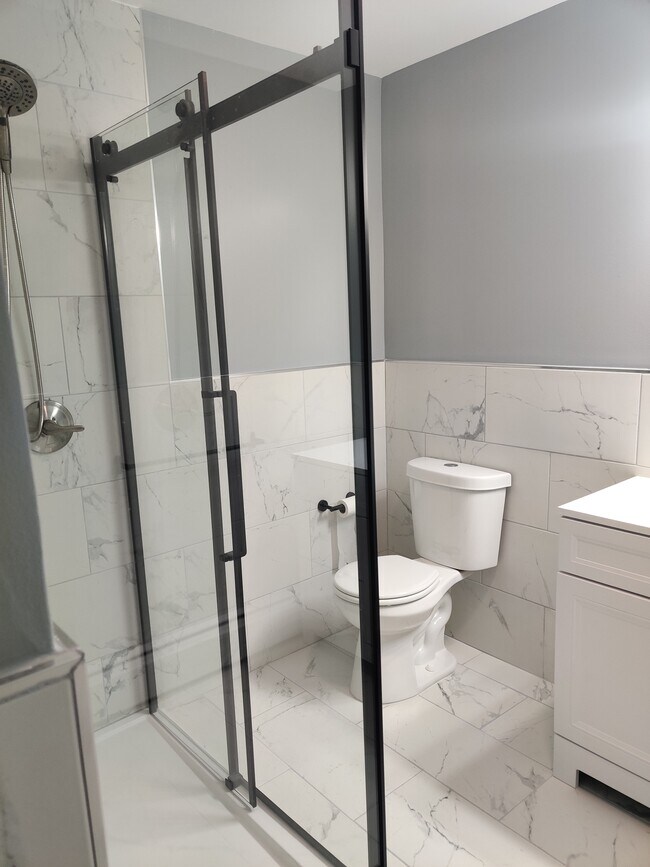 Ducha moderna - 186 Highland Ave