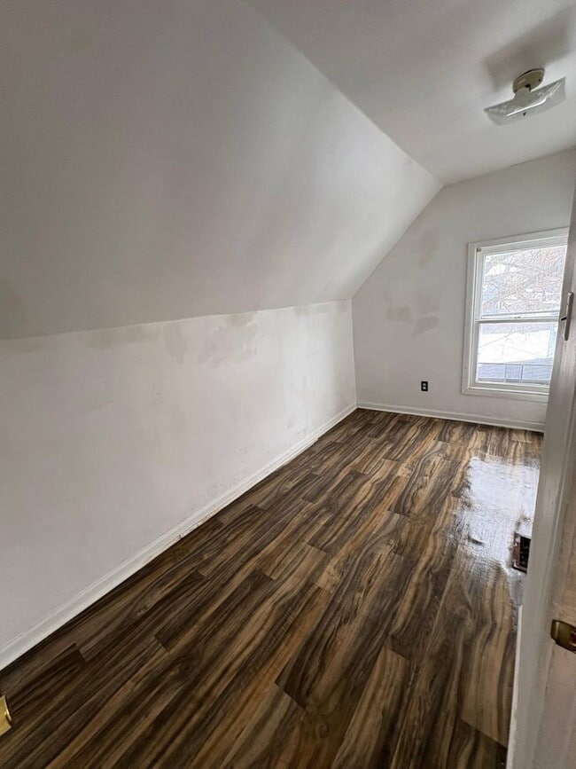 Building Photo - Freshly Updated 2-Bedroom, 1-Bathroom Home – $950/Month | 1,240 Sq. Ft.