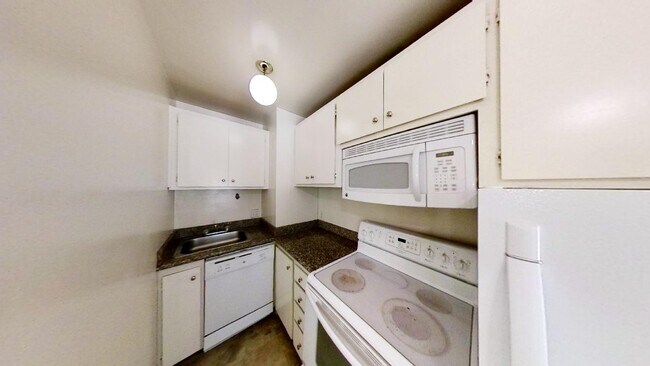 Kitchen - 2545 Le Conte Ave