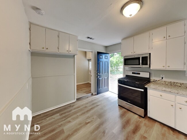 Building Photo - 110 N Redford Ln
