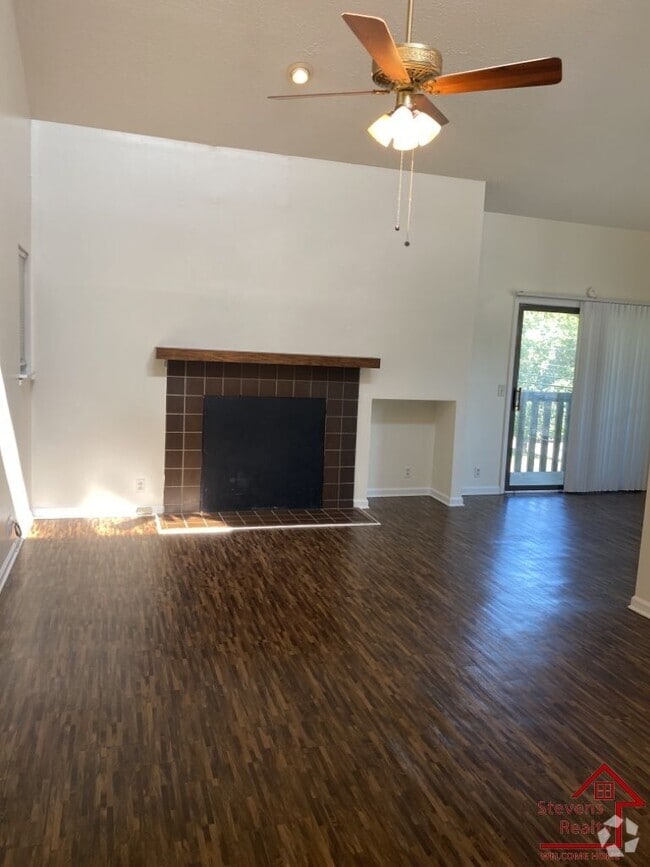 Building Photo - 419 Oriole Dr