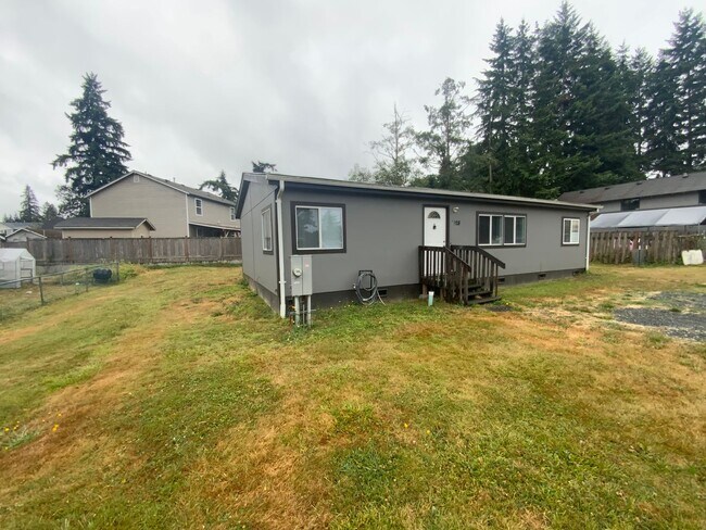 Foto del edificio - Beautiful 3- bedroom in Midland WA - Apply...