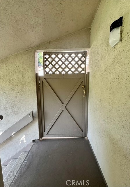 Foto del edificio - 1350 Cabrillo Park Dr