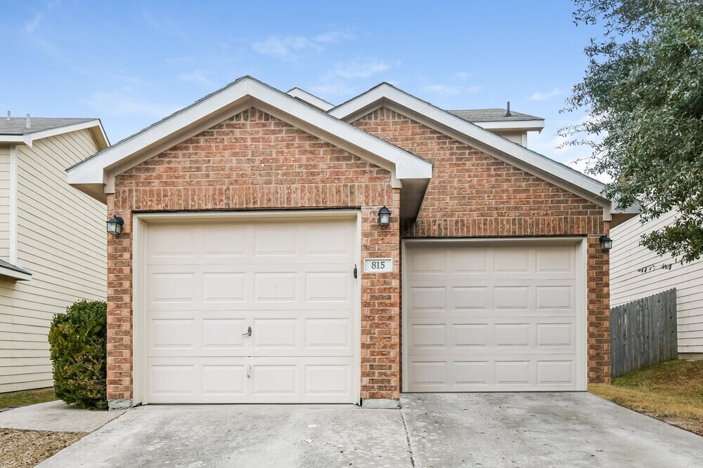 Foto principal - 815 Village Point Ln