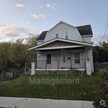 Building Photo - 1114 Fountain St NE