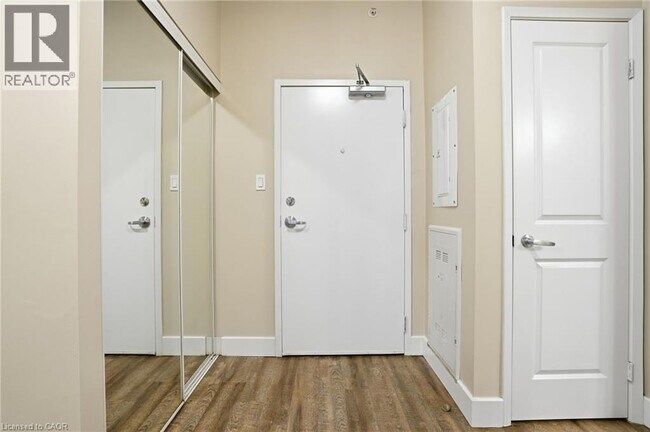 Building Photo - 149 Main St W