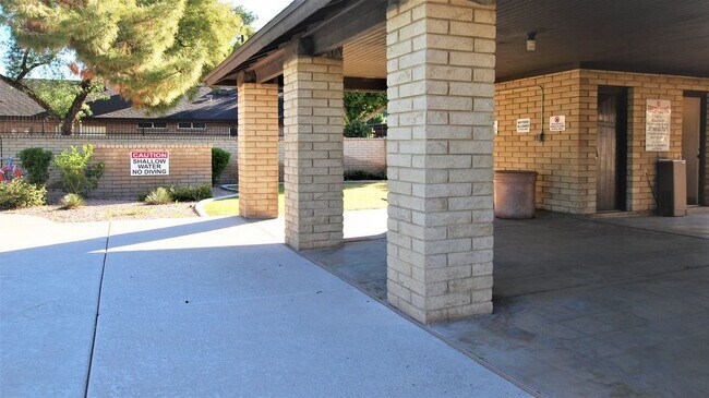 Building Photo - Awesome Tempe Condo 32 Mill/Southern