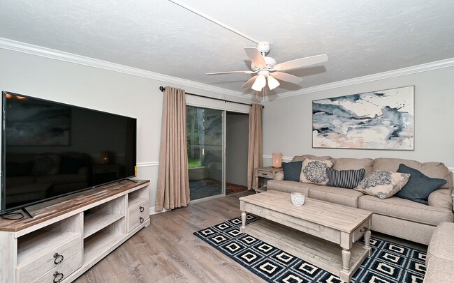 Foto del edificio - 3360 S Osprey Ave