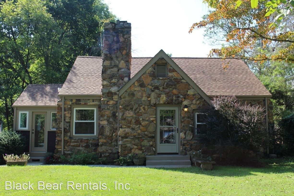 Primary Photo - 3 br, 2 bath House - 664 Lakeshore Drive