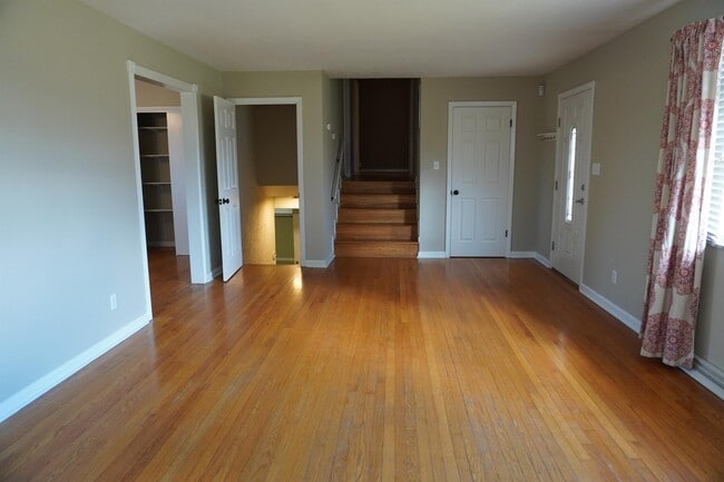 Building Photo - 942 Mildred Dr