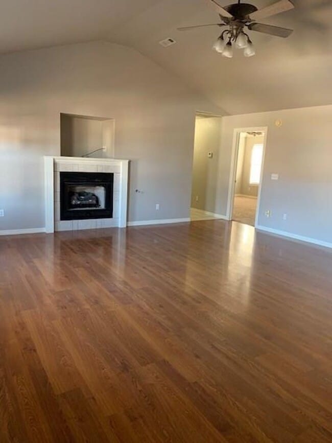Building Photo - Great 3 Bedroom!