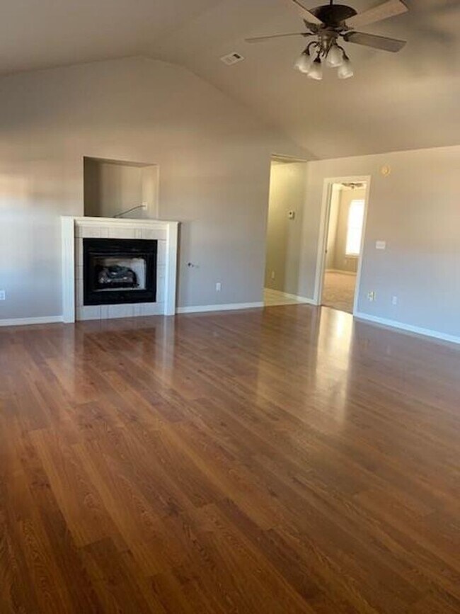 Foto del edificio - Great 3 Bedroom!